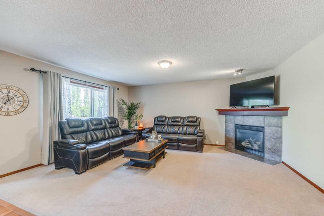 10 Kincora Heights Nw, Home with 4 bedrooms, 3 bathrooms and 4 parking in Calgary AB | Image 6