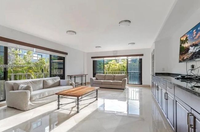 APT-401 - 575 Crandon Blvd, Condo with 2 bedrooms, 2 bathrooms and null parking in Key Biscayne FL | Image 14