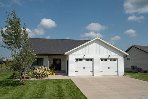 1305 Providence Pl Se, Orange City, IA, 51041-7497 | Card Image