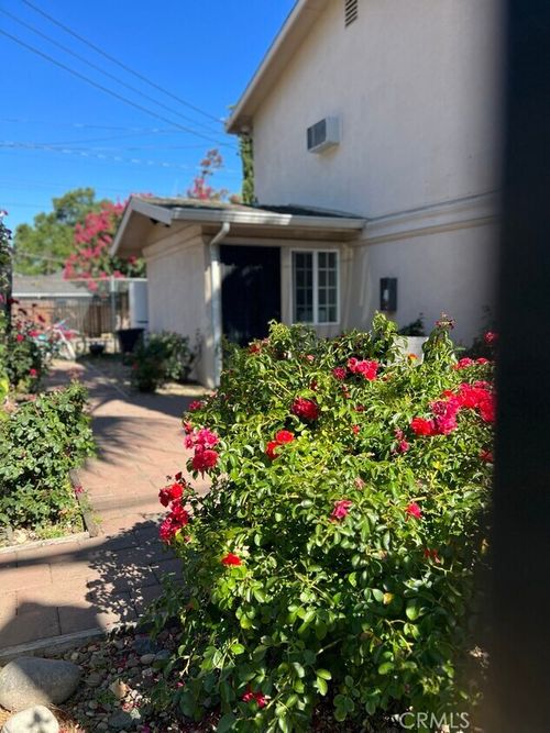 2700 32nd St, Sacramento, CA, 95817-2874 | Card Image