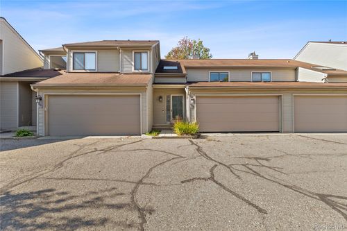 629 Ashley Cir, Rochester Hills, MI, 48307-4594 | Card Image