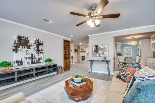 1332 W Redbud Dr, Hurst, TX, 76053-6123 | Card Image