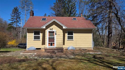 195 Snake Den, Bloomingdale, NJ, 07405 | Card Image