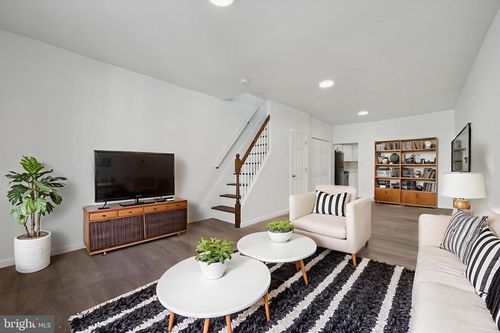 2412 S Franklin St, PHILADELPHIA, PA, 19148-3805 | Card Image