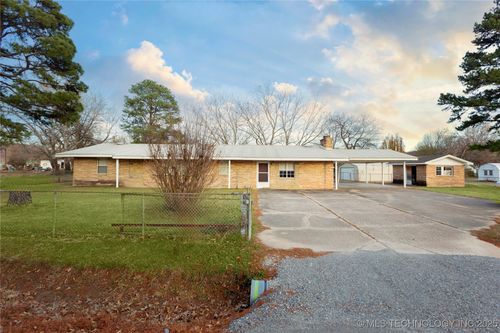 200 S K St, Quinton, OK, 74561 | Card Image