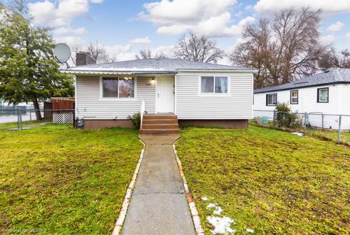 2203 E Marshall Ave, Spokane, WA, 99207-5233 | Card Image