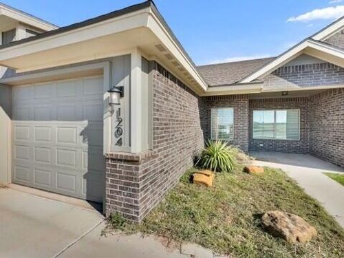 1204 N 7th St, Wolfforth, TX, 79382-2106 | Card Image