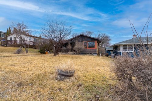 430 8th Ave Nw, Valley City, ND, 58072-2724 | Card Image