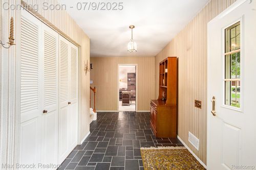 942 S Shady Hollow Cir, Bloomfield Hills, MI, 48304-3773 | Card Image