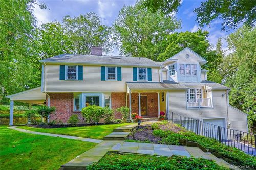 38 The Oaks, Roslyn, NY, 11576-1705 | Card Image