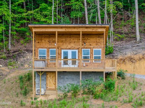 21222128 Bluff Mountain Road, Sevierville, TN, 37876 | Card Image