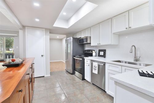 18-5005 Georgi Ln, Houston, TX, 77092-5519 | Card Image