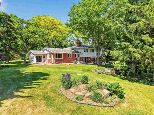 5567 Shamrock Lane, Fitchburg, WI, 53711 | Card Image