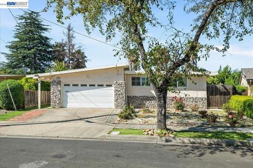 30544 Hoylake St, Hayward, CA, 94544 | Card Image