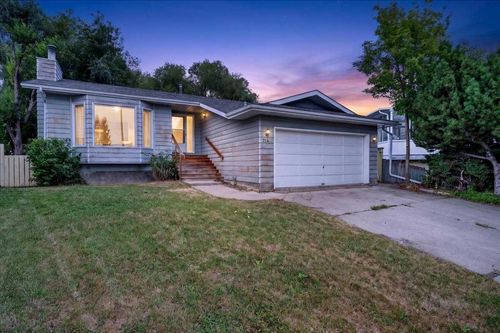 714 9 Ave Se, High River, AB, T1V1K3 | Card Image