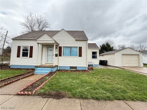 1068 Easton Dr, Akron, OH, 44310-1510 | Card Image