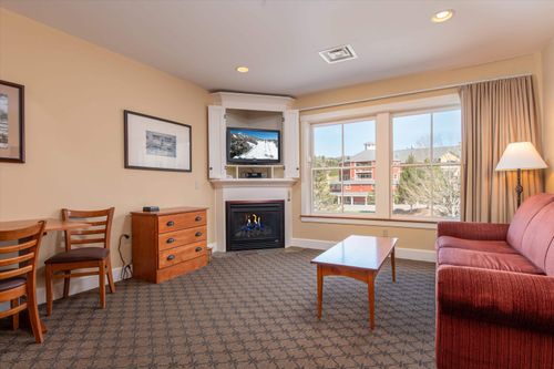 211/213 Qtr. I Jackson Gore Inn, Ludlow, VT, 05149 | Card Image
