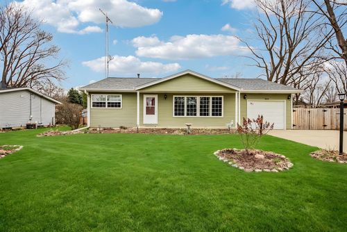 1618 Pine Trl, Sycamore, IL, 60178-1033 | Card Image