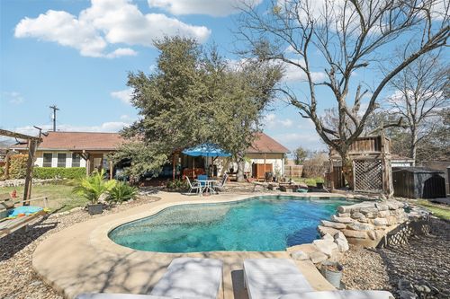 115 Meadow Woods Dr, Kyle, TX, 78640-8832 | Card Image