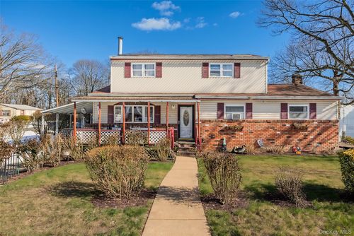 239 Washington Ave, Amityville, NY, 11701-2337 | Card Image