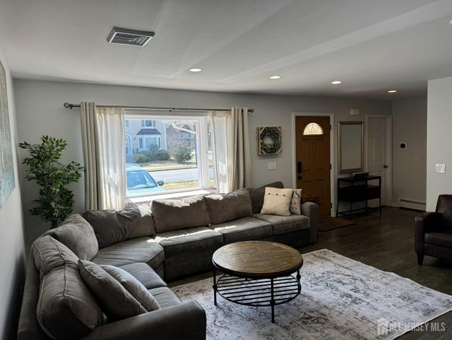 333 Harris Ave, House other with 3 bedrooms, 2 bathrooms and null parking in Middlesex NJ | Image 4