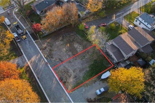 31 Inverness St, Caledonia, ON, N3W1B2 | Card Image