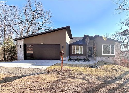 21 Shefford Ln, Bella Vista, AR, 72714-3933 | Card Image