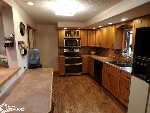 107 4th St Ne, State Center, IA, 50247-7739 | Card Image