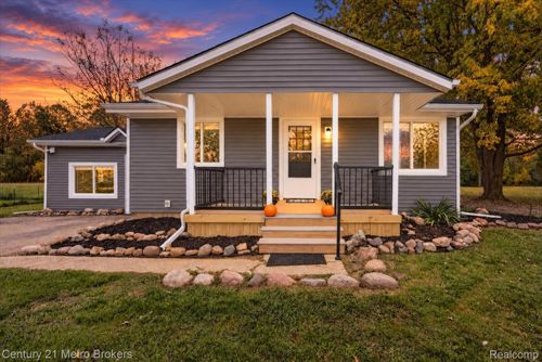8062 Neff Rd, Mount Morris, MI, 48458-1330 | Card Image