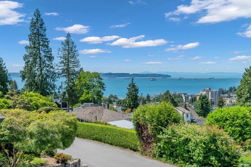 870 Leyland St, West Vancouver, BC, V7T2L4 | Card Image