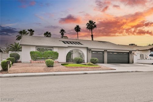 6325 Stonegate Way, Las Vegas, NV, 89146-3012 | Card Image