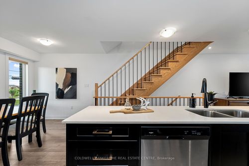 121 Fairlane Ave, Barrie, ON, L9J0M5 | Card Image