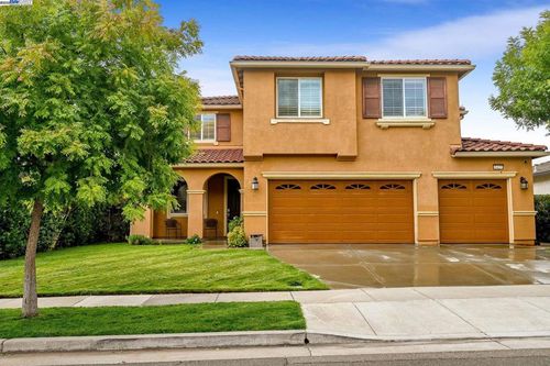 1427 Couples Cir, Fairfield, CA, 94533-2584 | Card Image