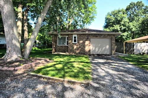 911 S 15th St, Chesterton, IN, 46304 | Card Image