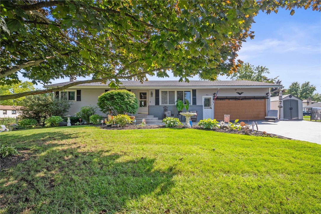 Flamingo Dr, Rochester, NY 14624