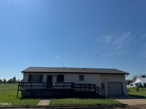 111 4th Avenue Se, Elgin, ND, 58533 | Card Image