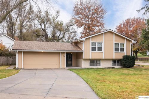 1105 Crest Rd, Papillion, NE, 68046-3813 | Card Image