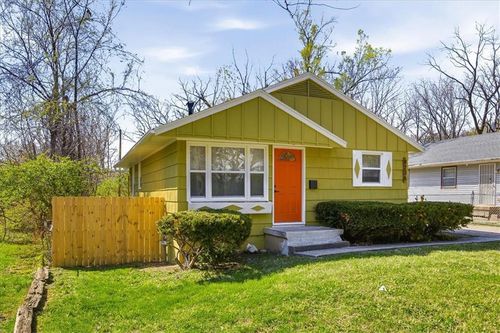 8236 Flora Ave, Kansas City, MO, 64131-2314 | Card Image