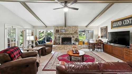 781 Mary Preiss Dr, New Braunfels, TX, 78132-4080 | Card Image