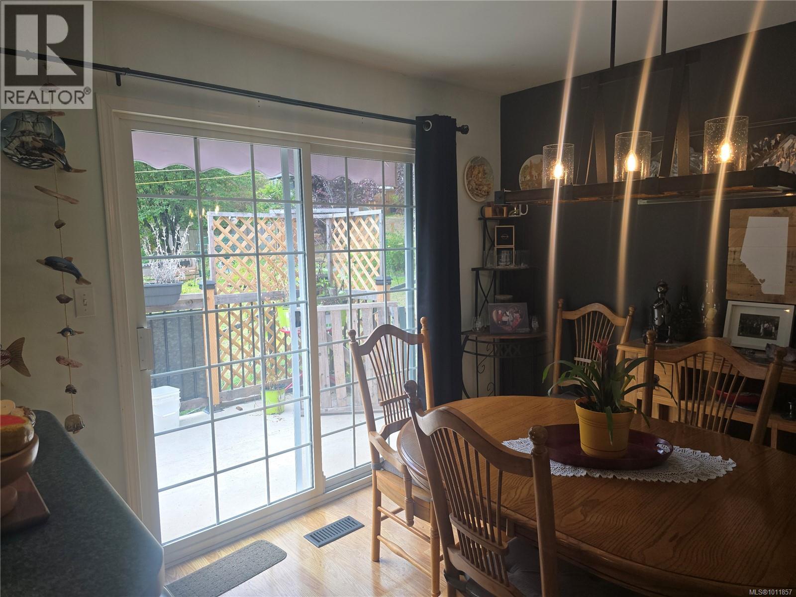 Residential in Sayward 4