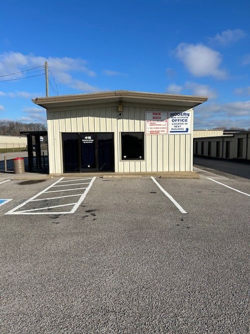 418 Tiny Town Rd, Clarksville, TN, 37042-5642 | Card Image