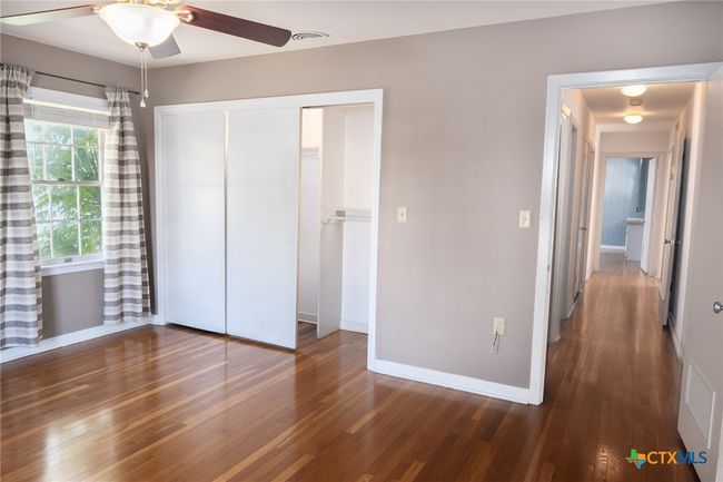 1307 N Main St, House other with 3 bedrooms, 2 bathrooms and null parking in Victoria TX | Image 22