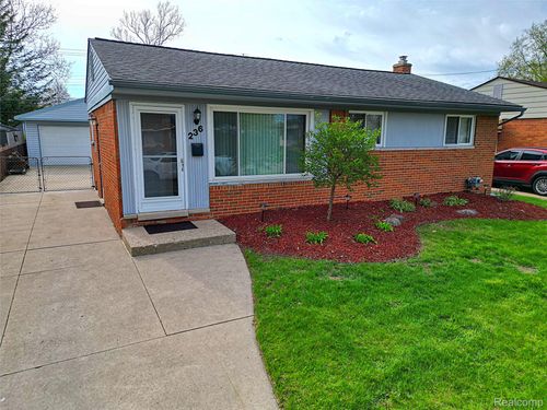 236 Darwin St, Westland, MI, 48186-4504 | Card Image
