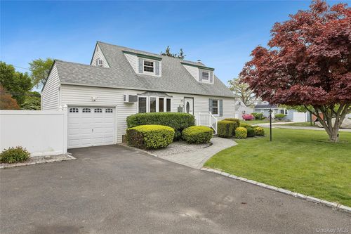 2 Dorset Ln, Farmingdale, NY, 11735-6111 | Card Image