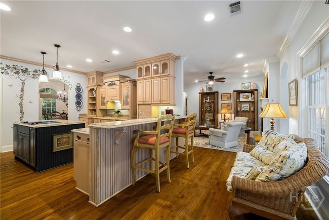 Kitchen with breakfast bar | Image 20