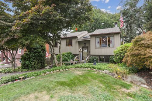 23 Westview Dr, Danbury, CT, 06810-7020 | Card Image