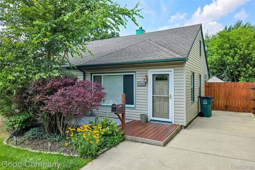 1921 Woodward Hts, Ferndale, MI, 48220-1519 | Card Image