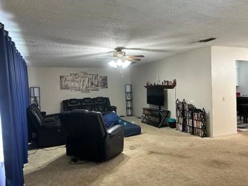 310 Lakeview Dr, Grand Prairie, TX, 75051-4916 | Card Image
