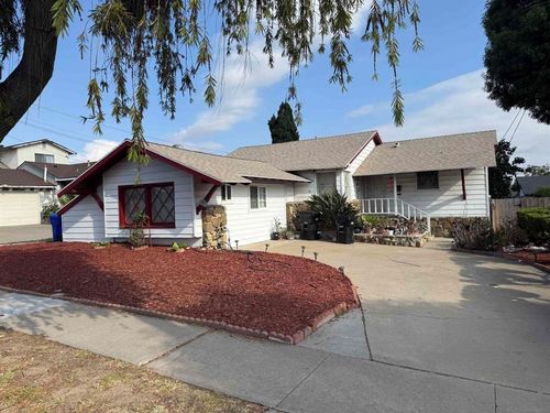 5823 Roswell St, San Diego, CA, 92114-1212 | Card Image