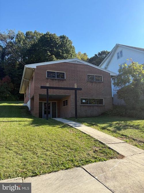1931 W Howard Ave, POTTSVILLE, PA, 17901 | Card Image